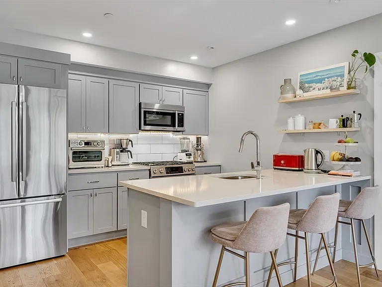 10 Everett St #304 — Photo 7