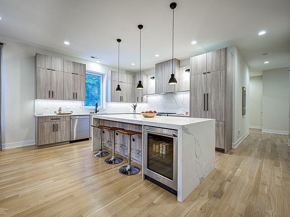 3rd image of 2116 N California Ave #2