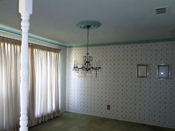 5th image of 2513 Oakwood Dr