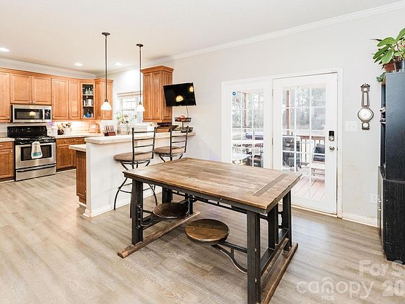 4th image of 3237 Evondale Rd