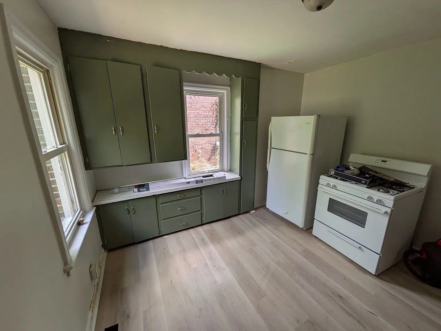 3 bed, 1.5 bath, 1054 sqft, $1,650 — Photo 2