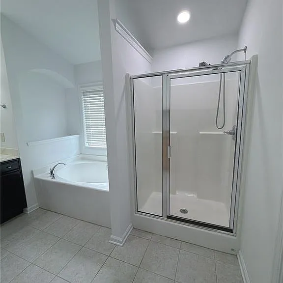 1000 Parkside Wood Ct — Photo 8