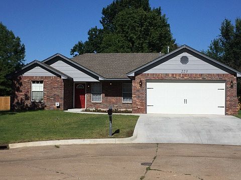 1st image of 223 N Jeffery