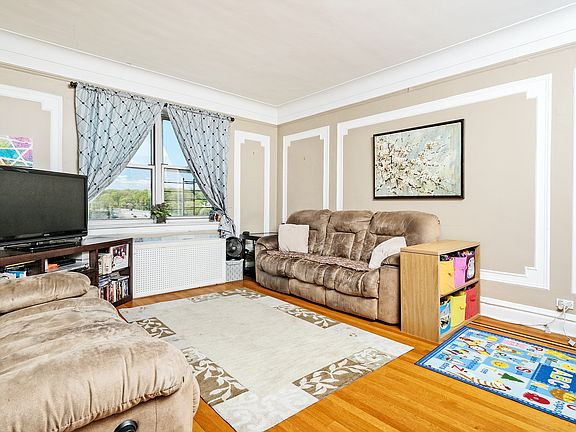 2nd image of 60 Broad St W APT 5B