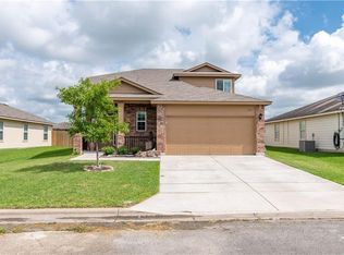 174 Eagle Dr, Luling, TX 78648