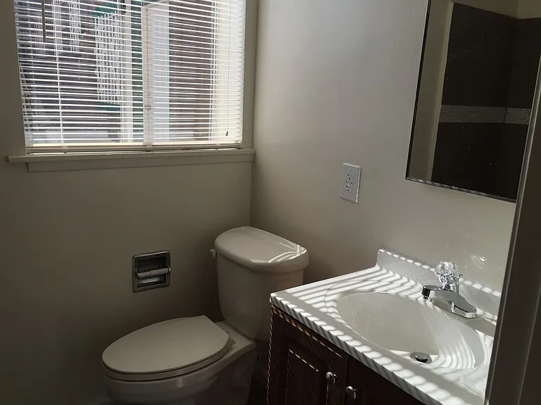 7404 S Western Ave — Photo 9