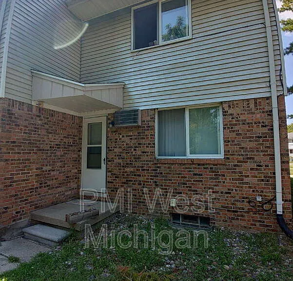 214 Grand Manor Dr — Photo 1