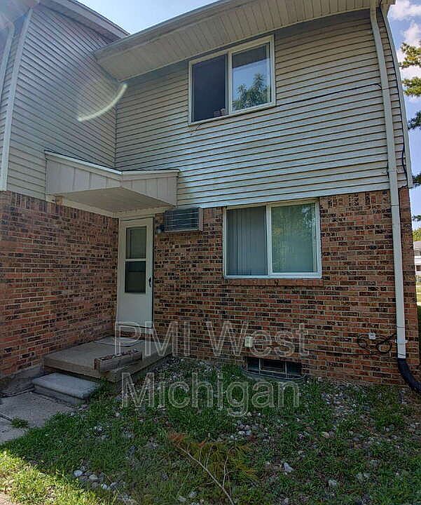 1st image of 214 Grand Manor Dr