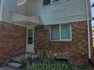 214 Grand Manor Dr, Grand Ledge, MI 48837