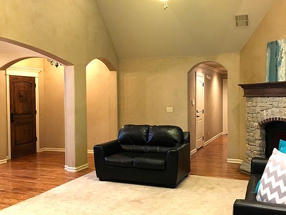 3rd image of 7722 E 109th Pl S