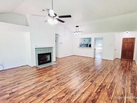 3rd image of 15827 Cambridge View Dr