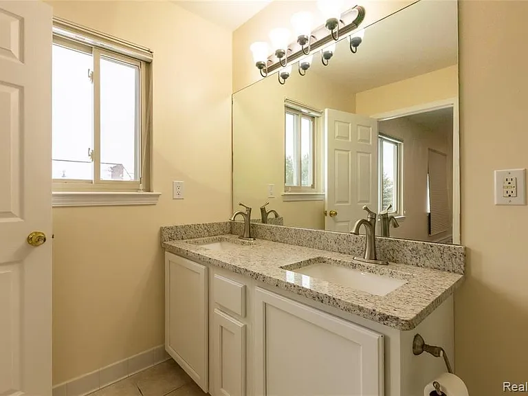 1035 Maya Ct — Photo 6