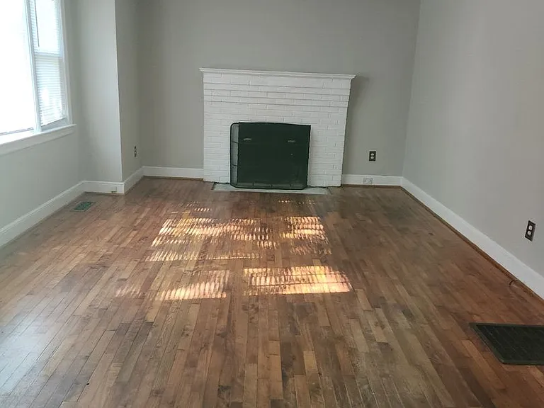 1029 Hancock St — Photo 2