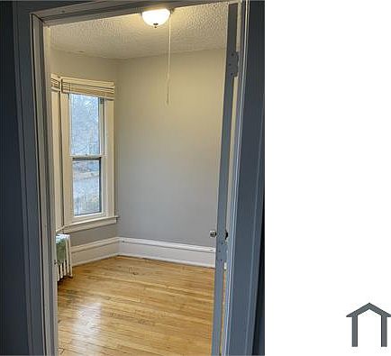 3rd image of 2407 James Ave N #2