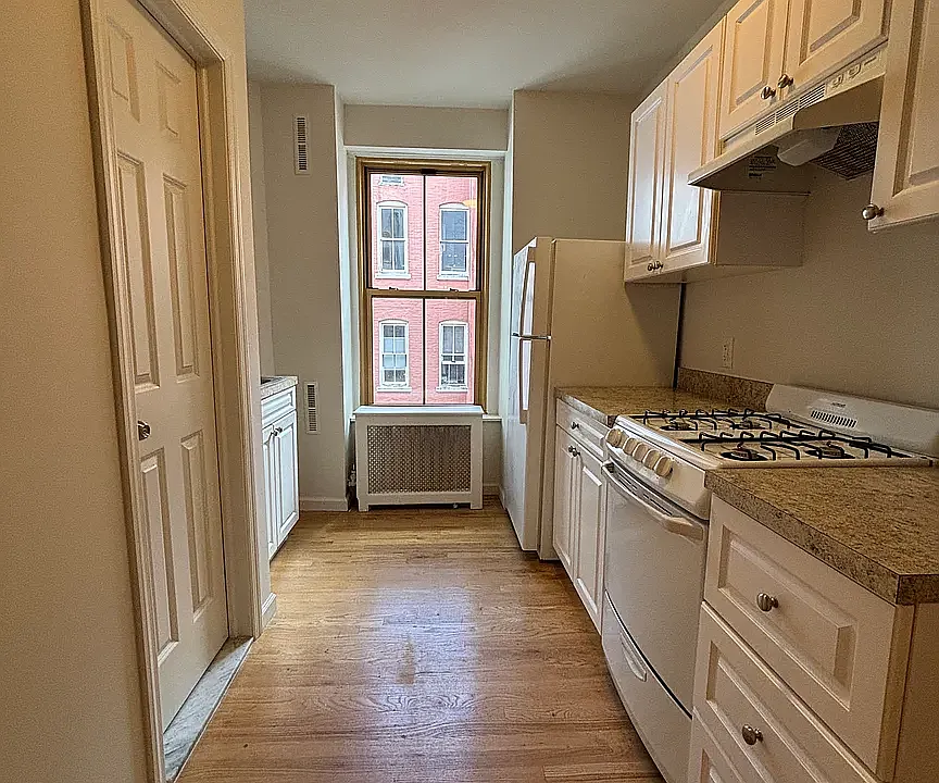 423 E 64th St #5J