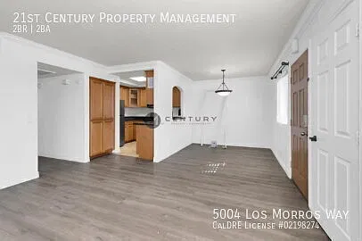 "Charming Oceanside Retreat: 2-Bed, 2-Bath Home with Elegant Hardwood Floors!" — Photo 4