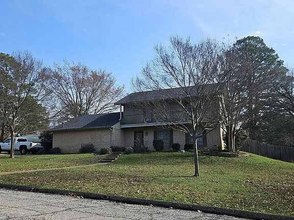 3rd image of 15 Spring Valley Cir