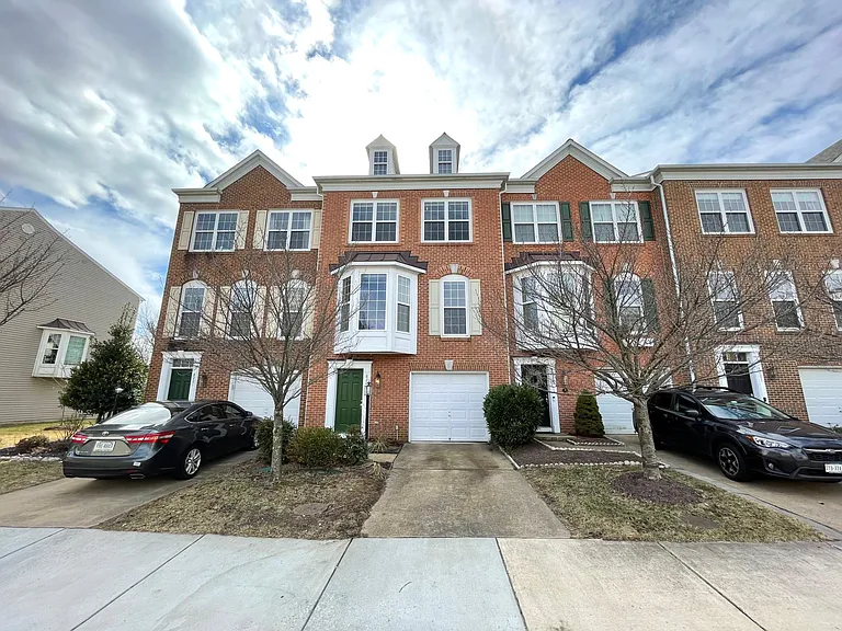 8203 Singleleaf Ln — Photo 1