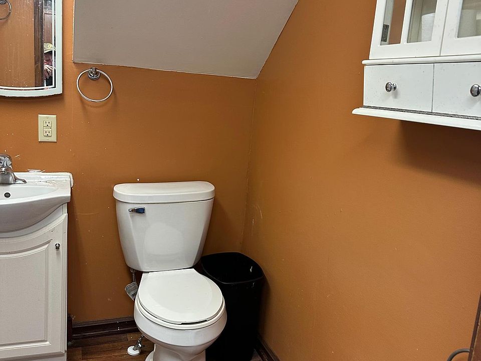 10th image of 117 S Harold St