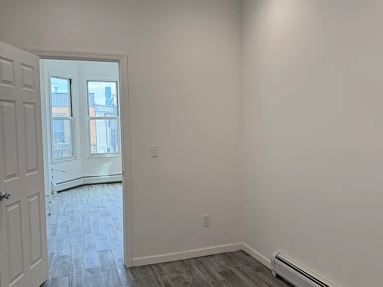 559 Hudson Ave #3R — Photo 7