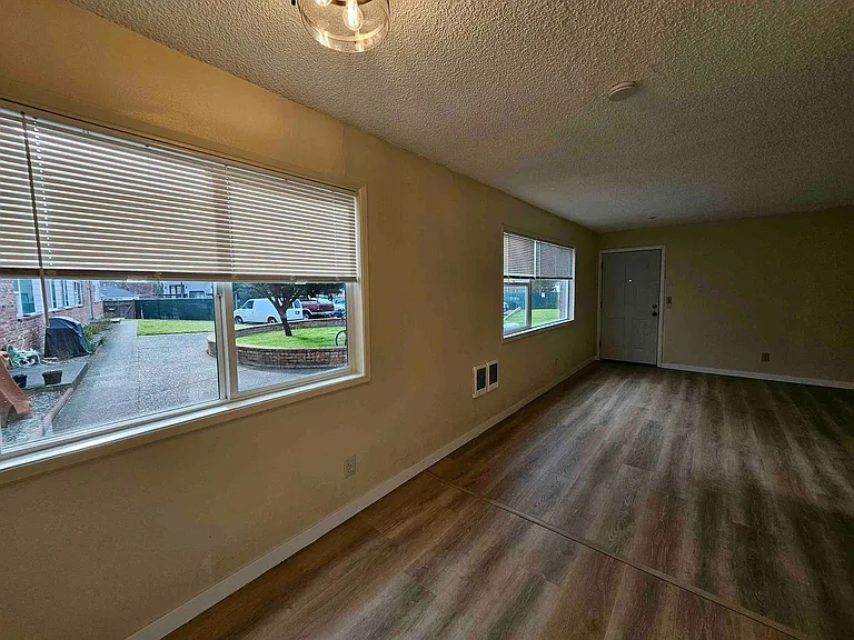 Sunset Apartments — Photo 7