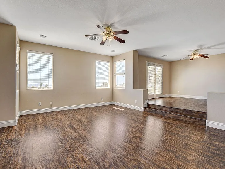 408 Silver Prairie Ct — Photo 38