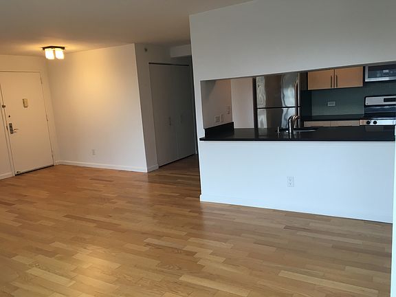 2nd image of 155 W 21st St APT 14B