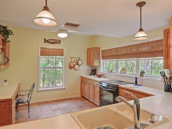 4th image of 1300 Palmetto Ct