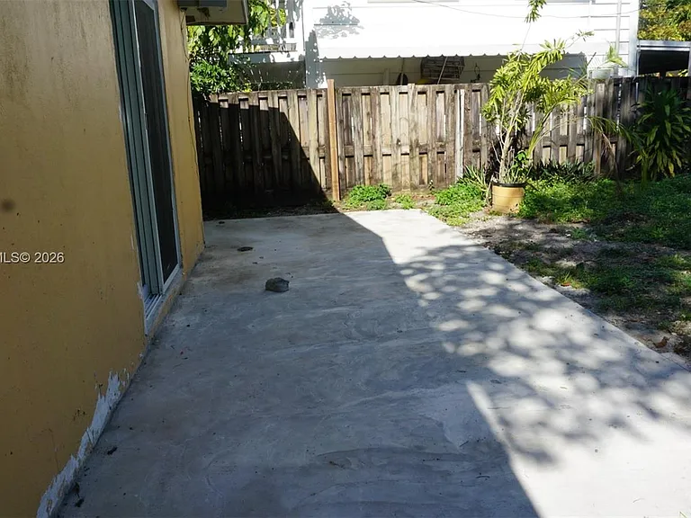 808 SW 14th Ter #4 — Photo 16