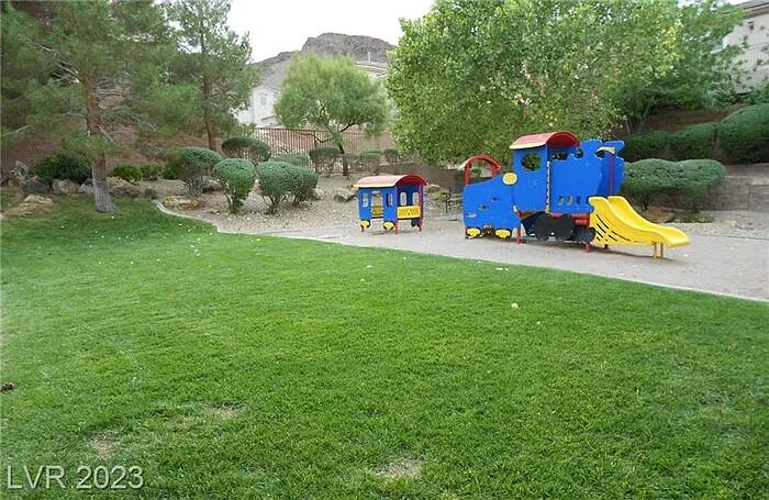 638 Solitude Point Ave — Photo 37