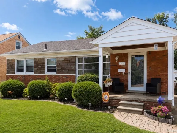 22925 Doremus St, Saint Clair Shores, MI 48080