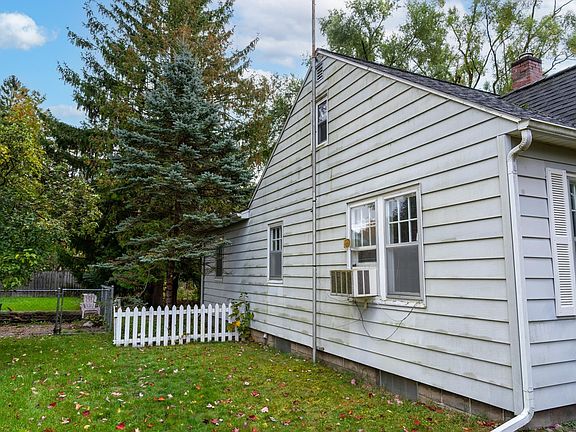 5th image of 409 Oak Ct