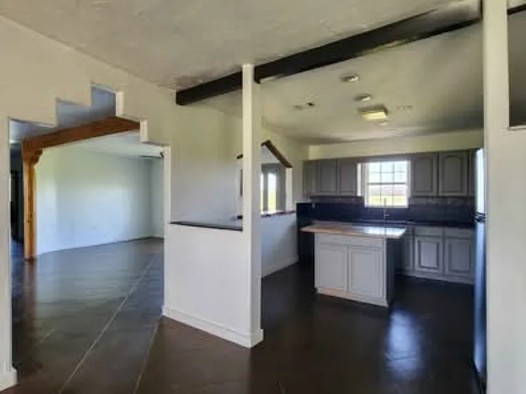 744 County Road 4711 — Photo 8