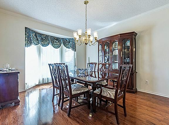 4th image of 1060 Brittany Ct