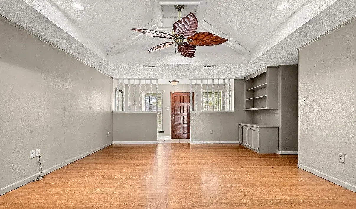 4 bed, 1992 sqft, $2,000 — Photo 2