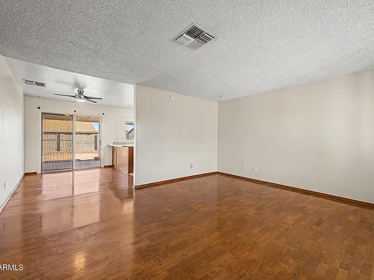 1455 W Mohawk Ln — Photo 3