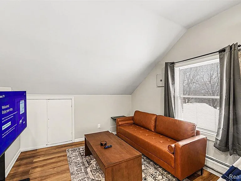 710 Hartland Dr — Photo 33