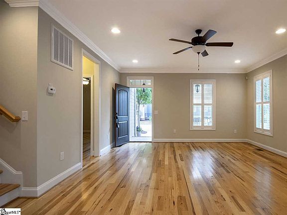 4th image of 9 Hollingsworth Dr