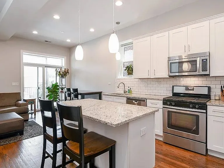 1837 N Wolcott Ave #1 — Photo 3