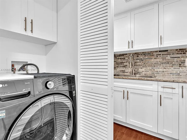 2451 S Brickell Ave #20M — Photo 23