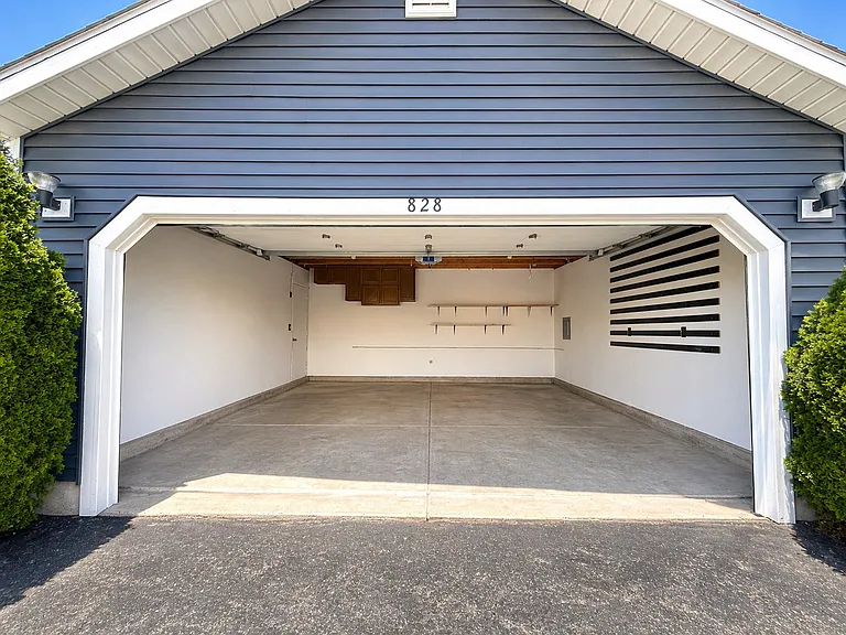 828 Huron Ct — Photo 18