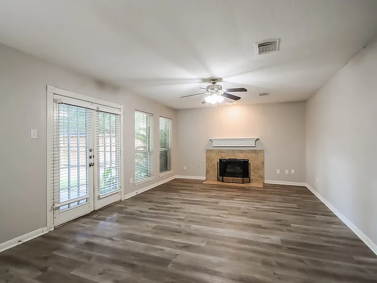 20914 Lake Park Trl — Photo 4