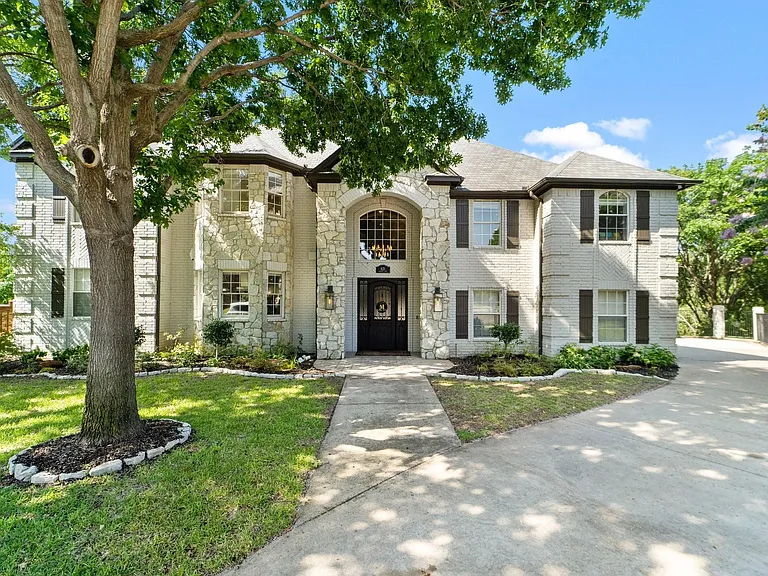 621 Somerset Dr — Photo 2