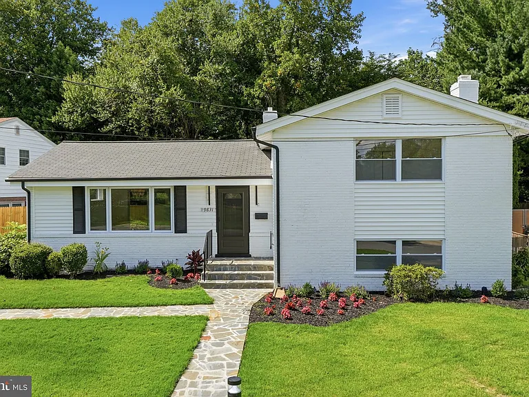 9831 Singleton Dr — Photo 2