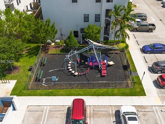4th image of 10443 NW 82nd St Unit 8