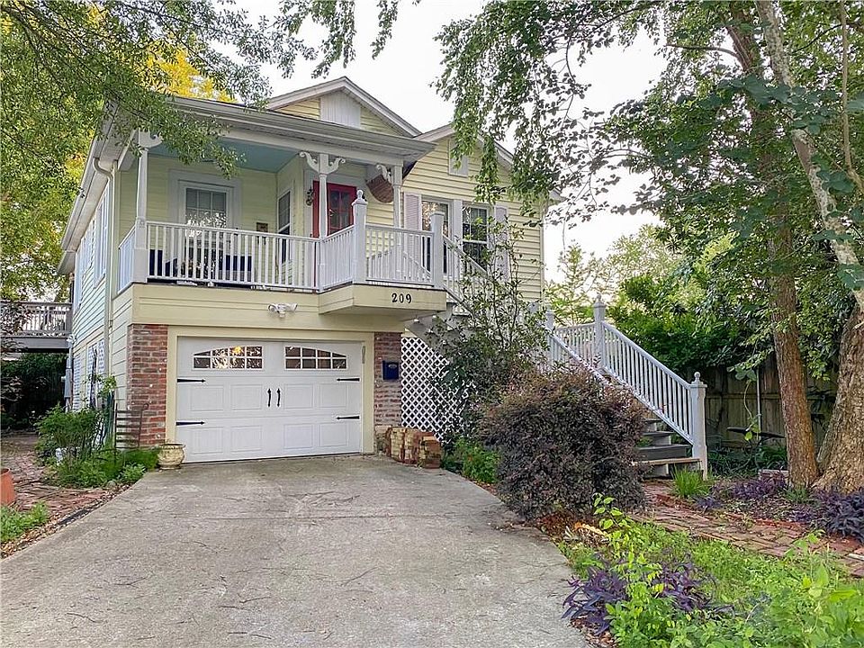 1st image of 209 Helen St
