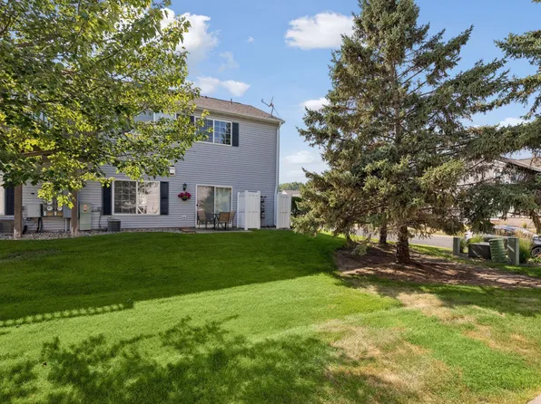1336 Yorkshire Ln, Shakopee, MN 55379