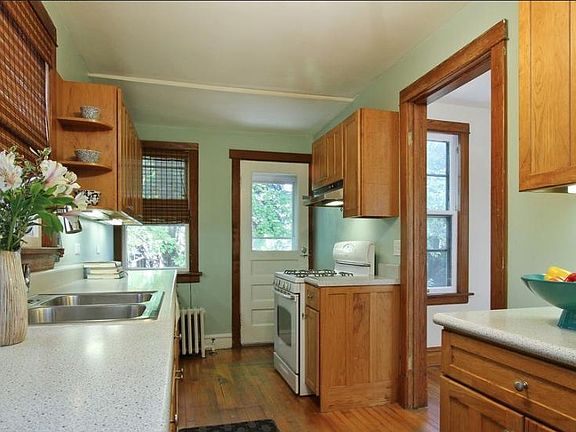 3rd image of 615 S Grove Ave
