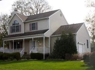 198 Swezey St, East Patchogue, NY 11772