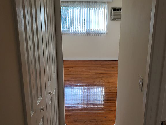 3rd image of 12811 1/2 Bloomfield St